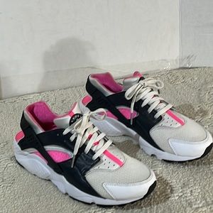 Air Huarache run size 7 youth